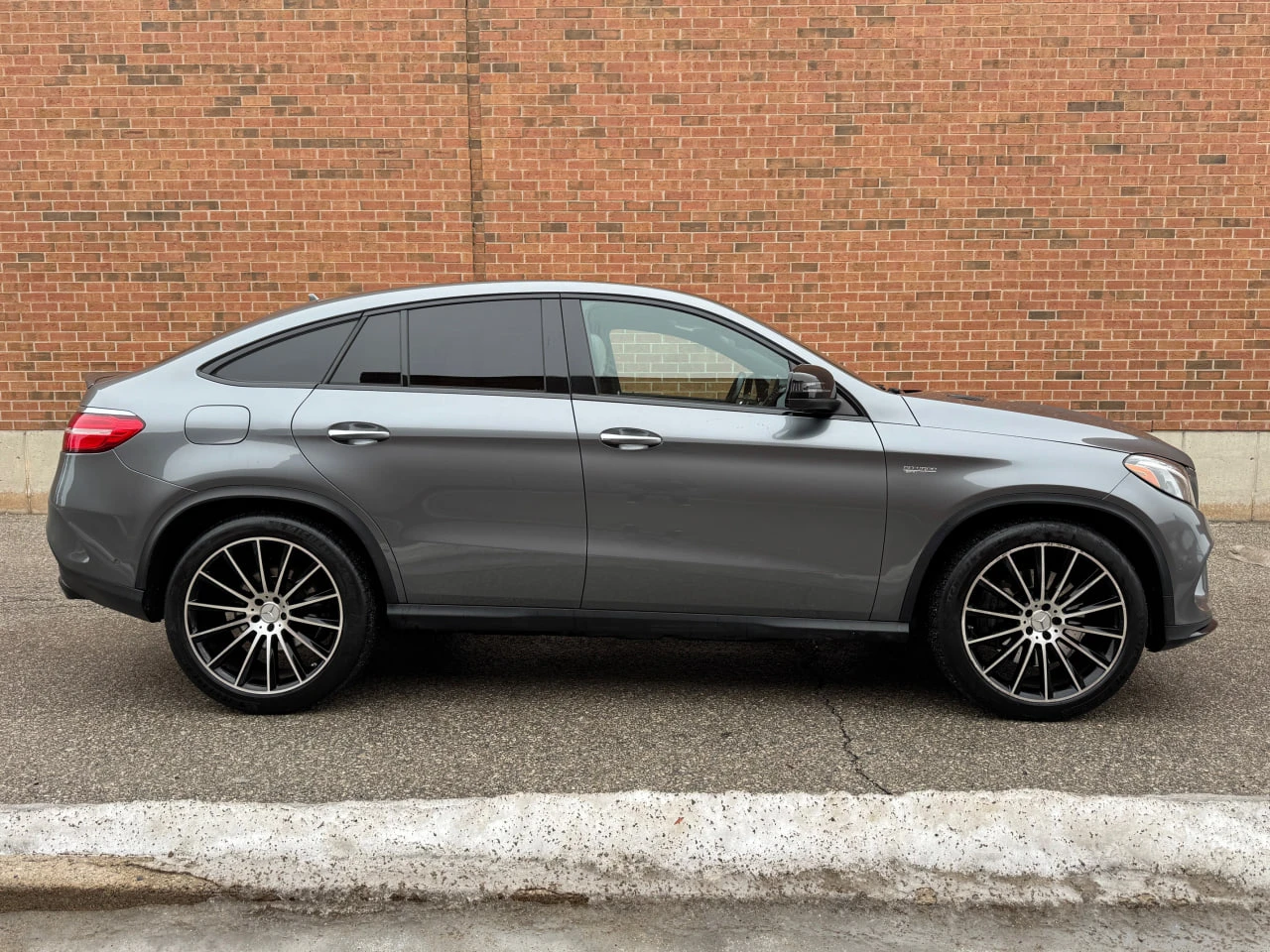 Mercedes-Benz GLE 43 AMG * АВТО КРЕДИТ* ЦЕНА ДО БГ * СЕРВИЗНА ИСТОРИЯ * , снимка 4 - Автомобили и джипове - 53814850