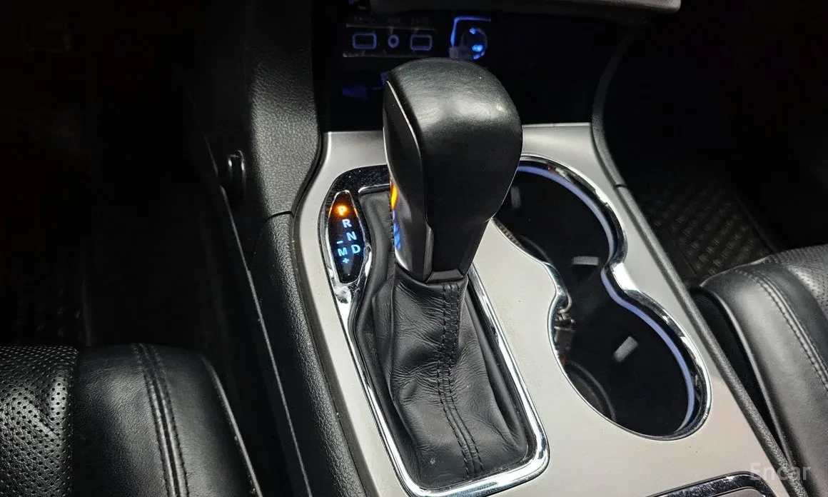 Jeep Grand cherokee 3.6 4x4 / OVERLAND / DISTRONIC / FACELIFT / ОБДУХ, снимка 9 - Автомобили и джипове - 54045562