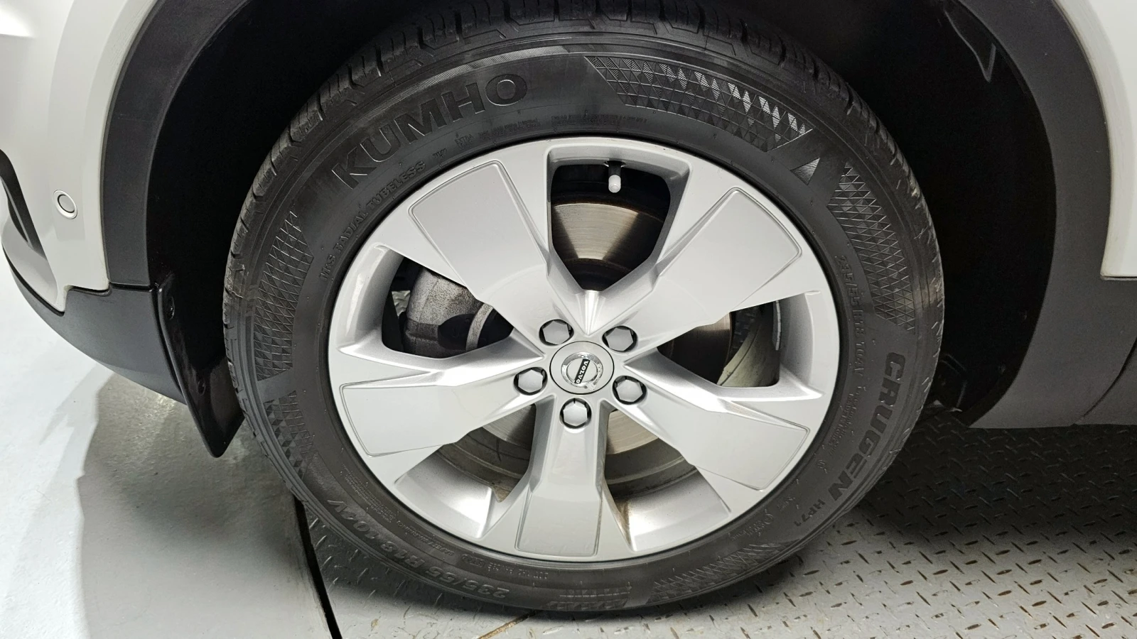 Volvo XC40, снимка 15 - Автомобили и джипове - 54555906