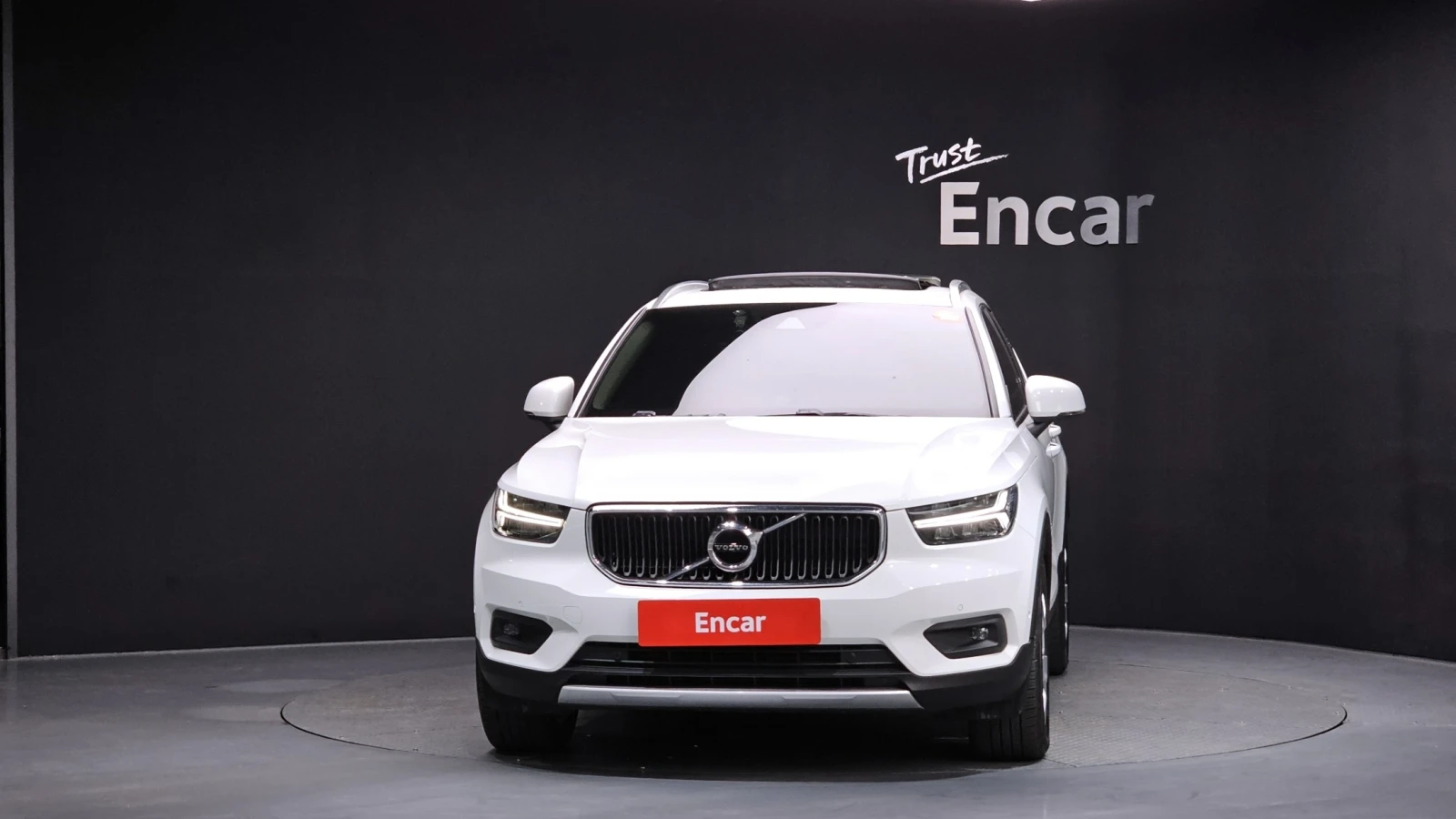 Volvo XC40, снимка 2 - Автомобили и джипове - 54555906