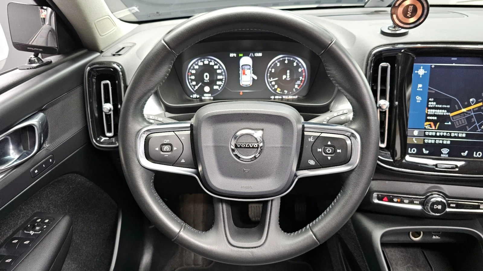Volvo XC40, снимка 7 - Автомобили и джипове - 54555906