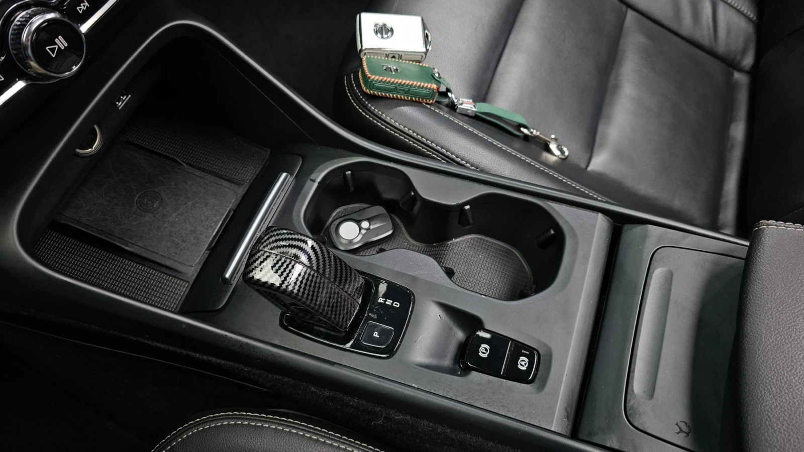Volvo XC40, снимка 10 - Автомобили и джипове - 54555906