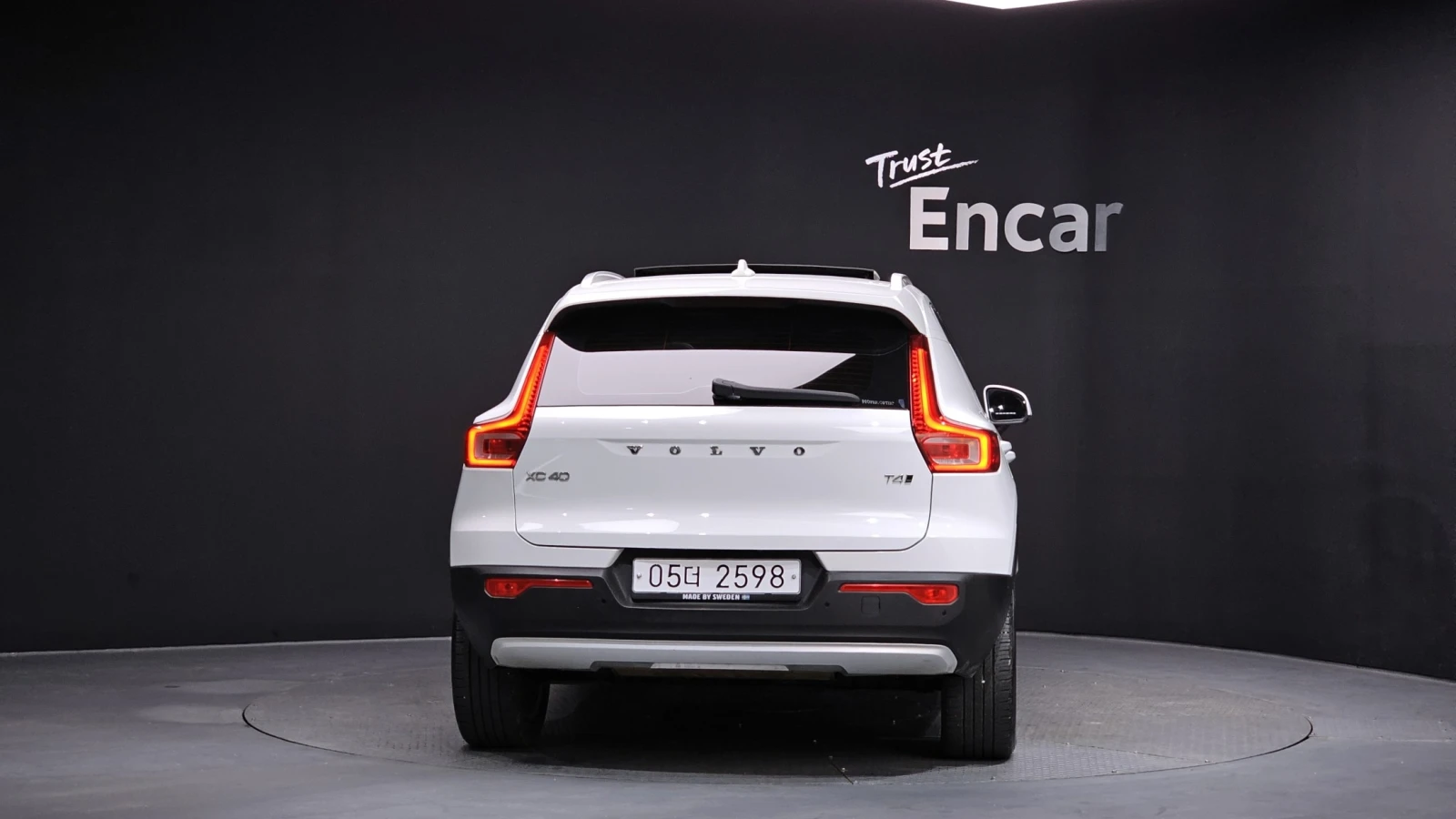 Volvo XC40, снимка 4 - Автомобили и джипове - 54555906