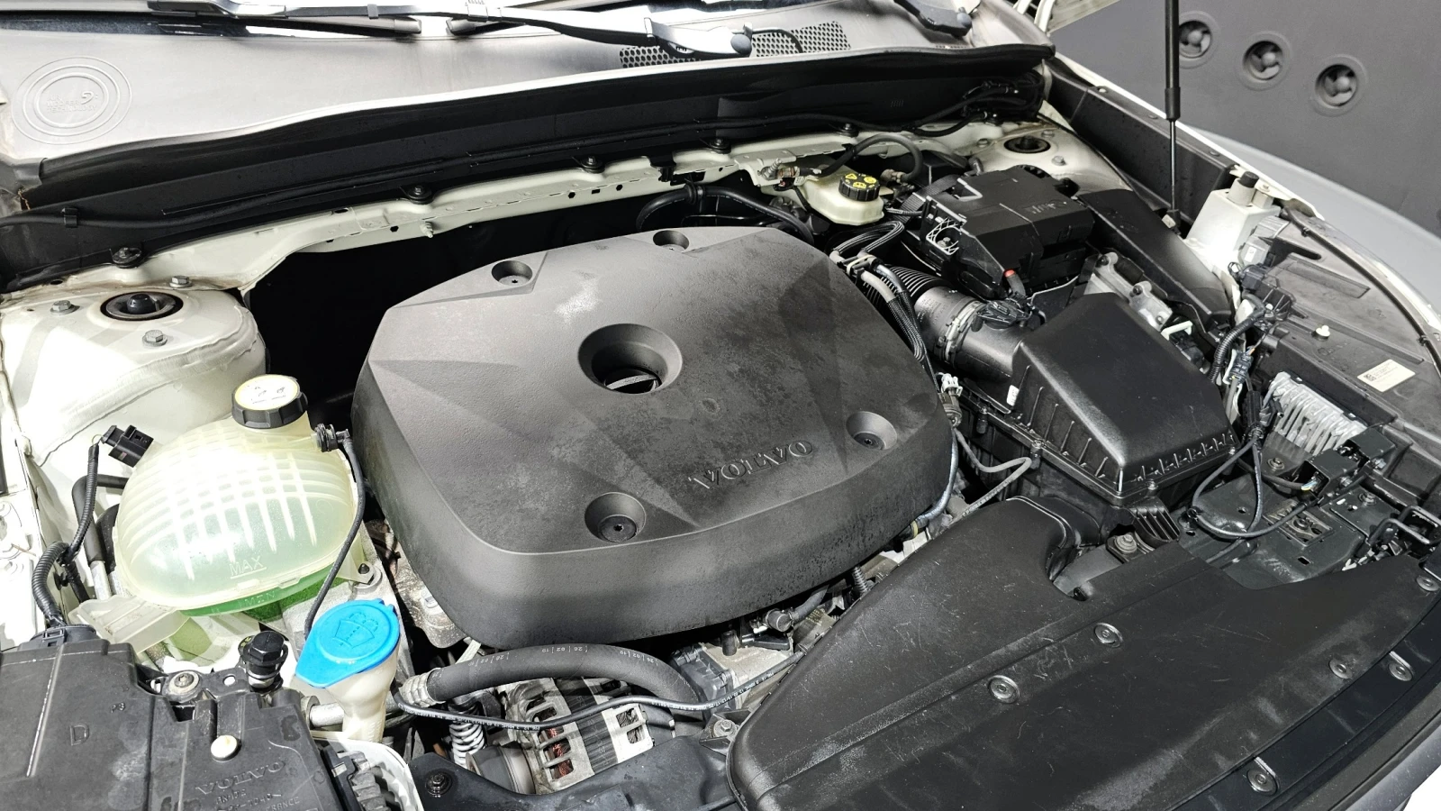 Volvo XC40, снимка 14 - Автомобили и джипове - 54555906