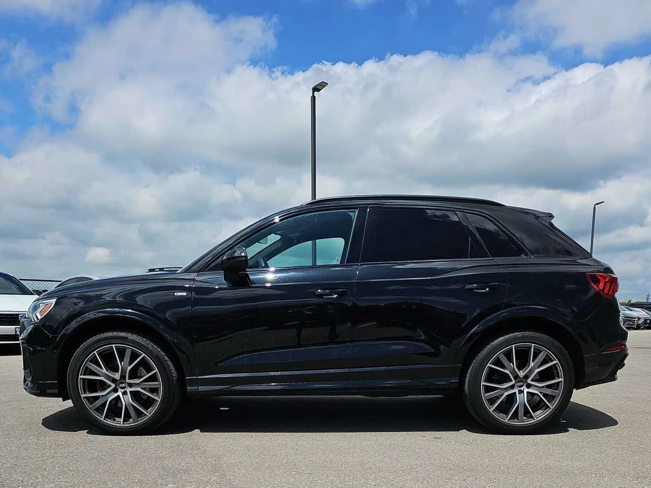 Audi Q3 * Progressiv * CARFAX * БЕЗ ПЪРВОНАЧАЛНА ВНОСКА, снимка 2 - Автомобили и джипове - 54858420