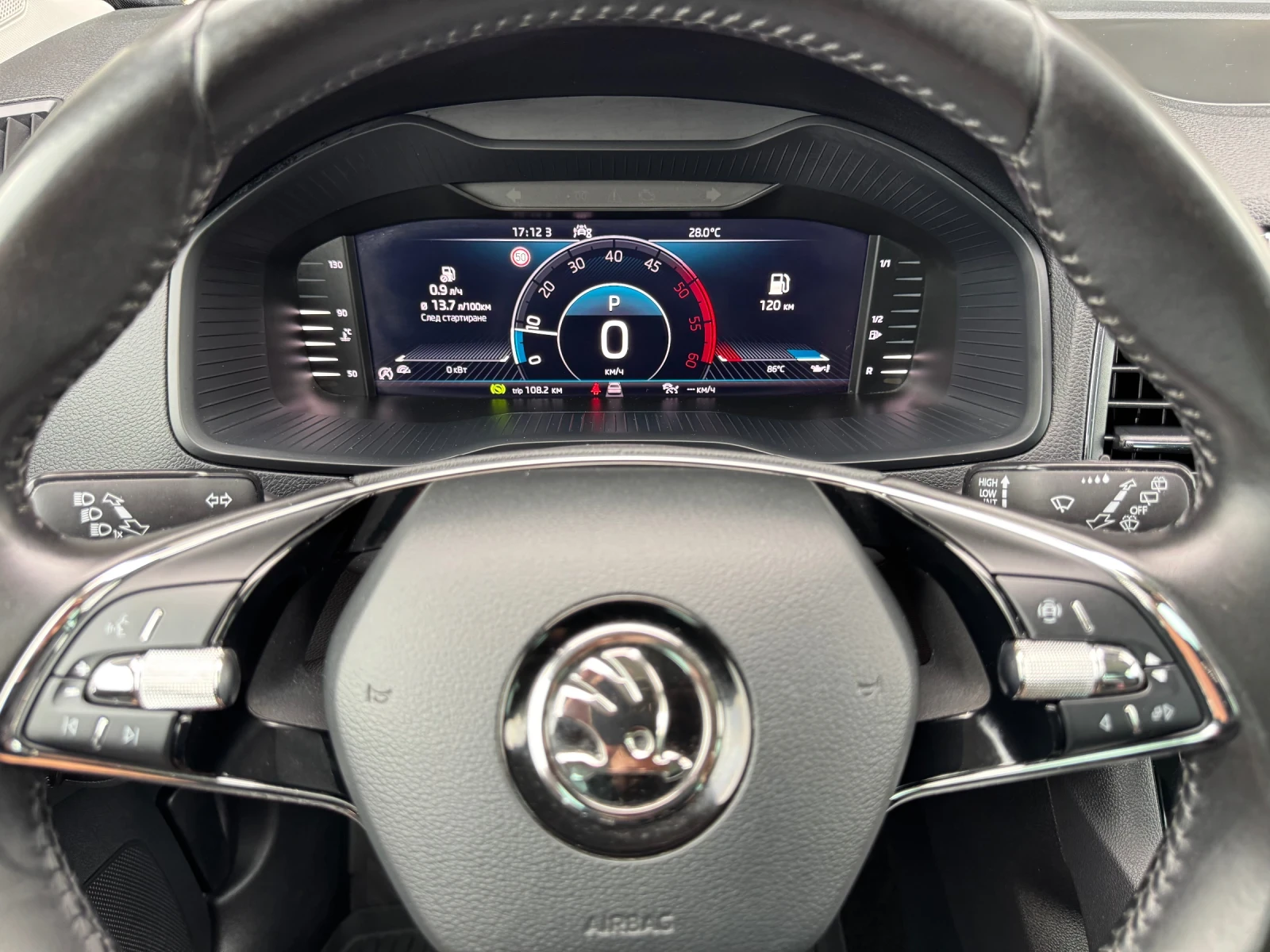 Skoda Karoq 2.0 150 4x4 Digital , снимка 10 - Автомобили и джипове - 54948207