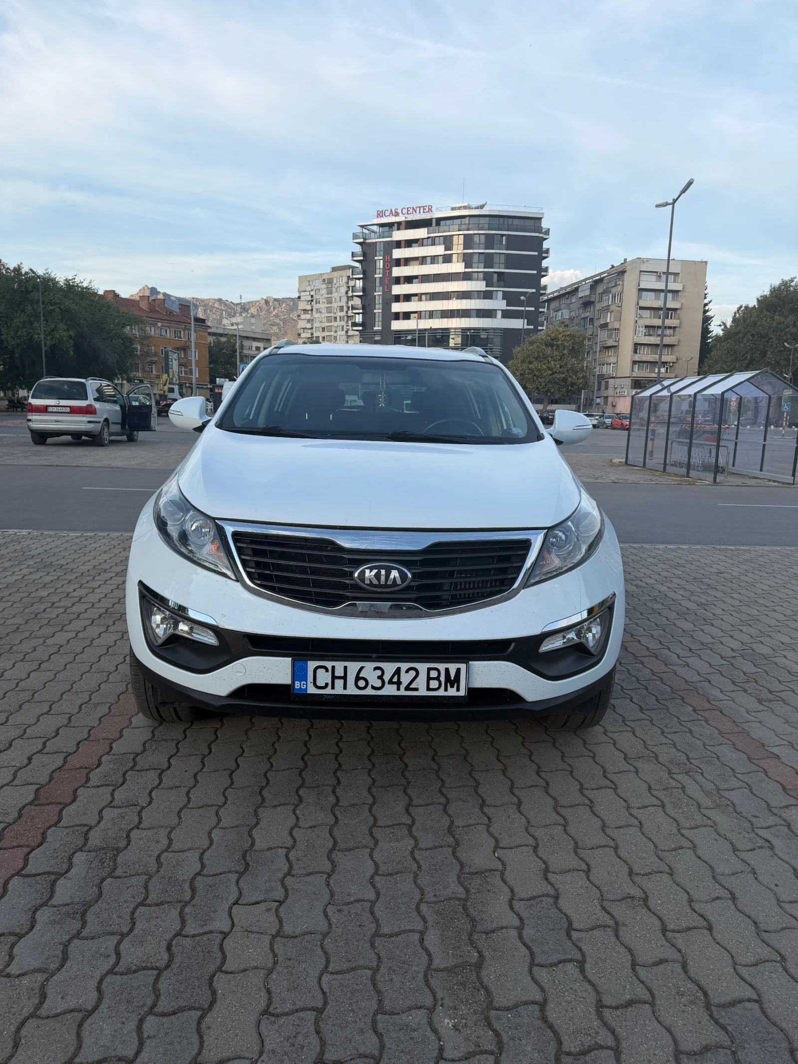 Kia Sportage 1.7CRDI, снимка 2 - Автомобили и джипове - 56099886