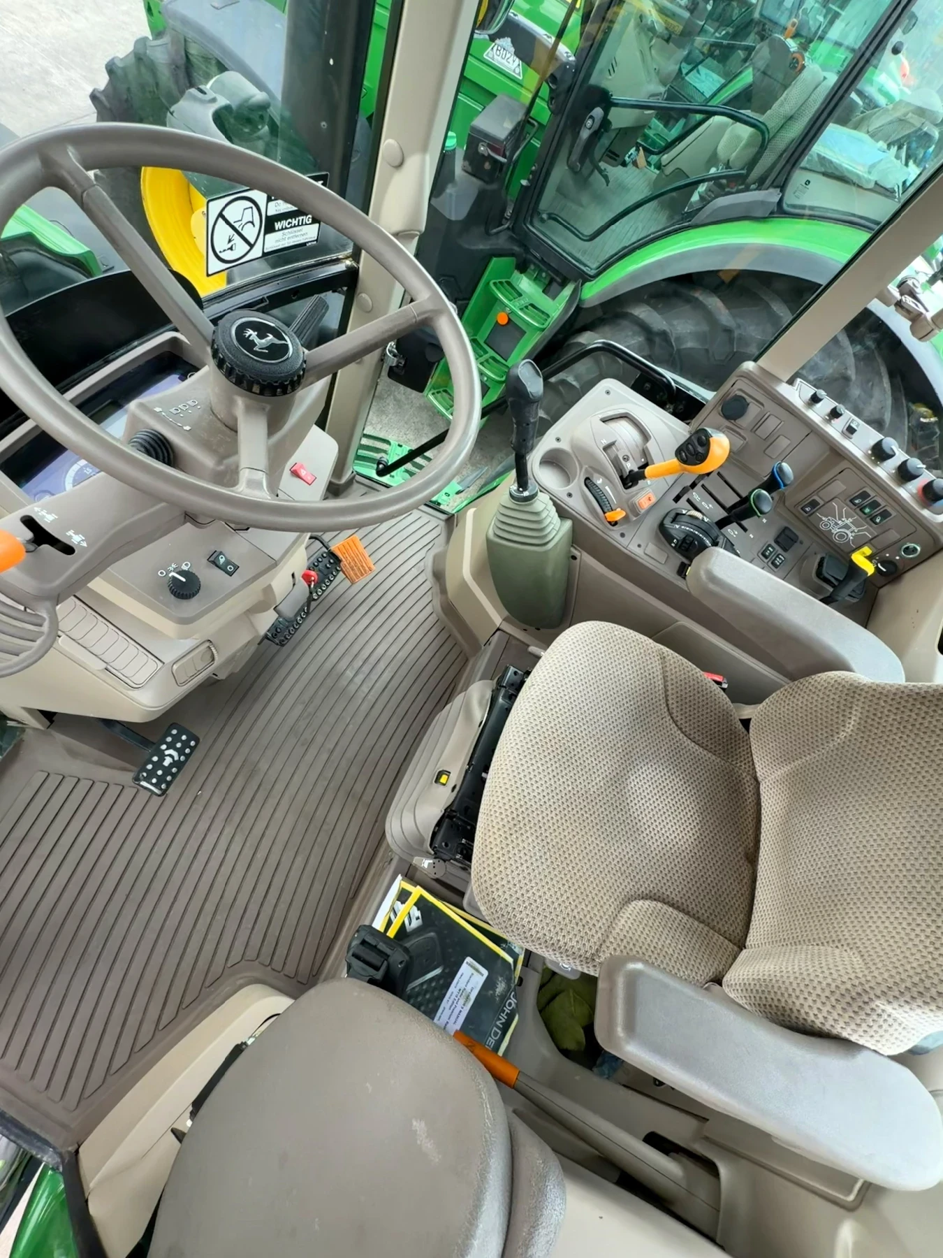 Трактор John Deere 6155M 3000мч. Като нов!, снимка 3 - Селскостопанска техника - 55754895
