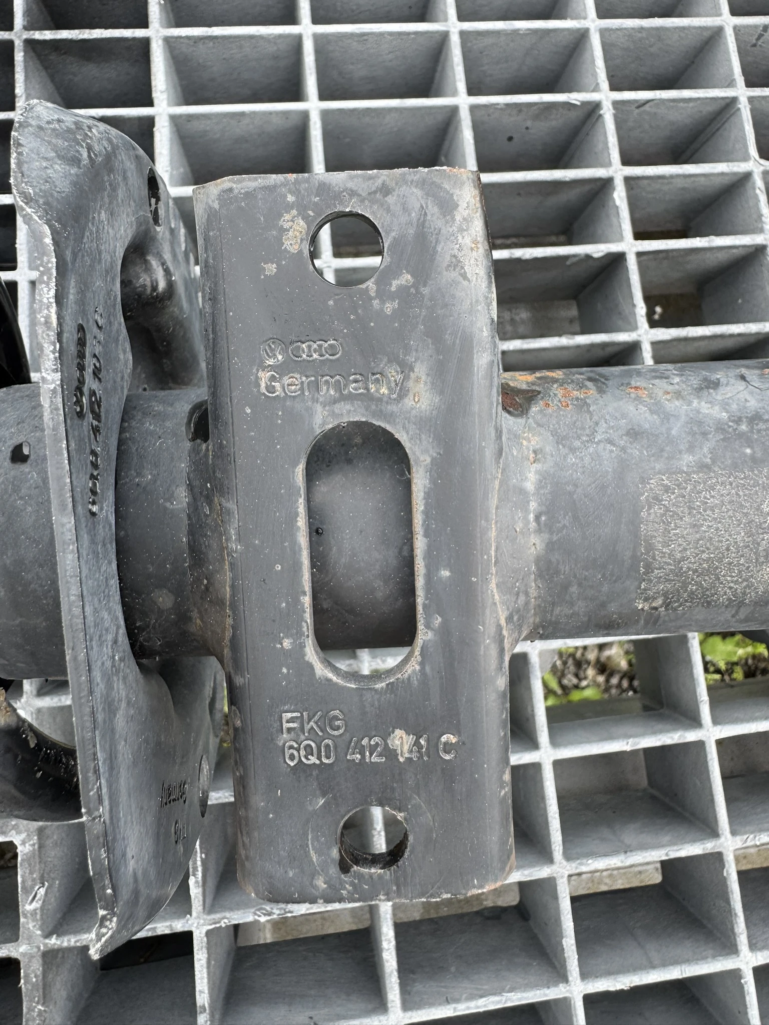 Амортисьори Skoda Fabia 1.0 бензин 2015 FKG6Q0412141C, снимка 2 - Части - 54575299