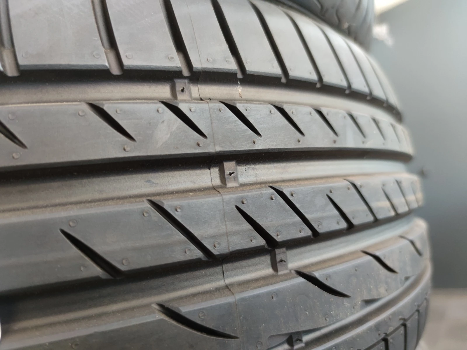 Гуми Летни 225/55R16, снимка 2 - Гуми и джанти - 56664520