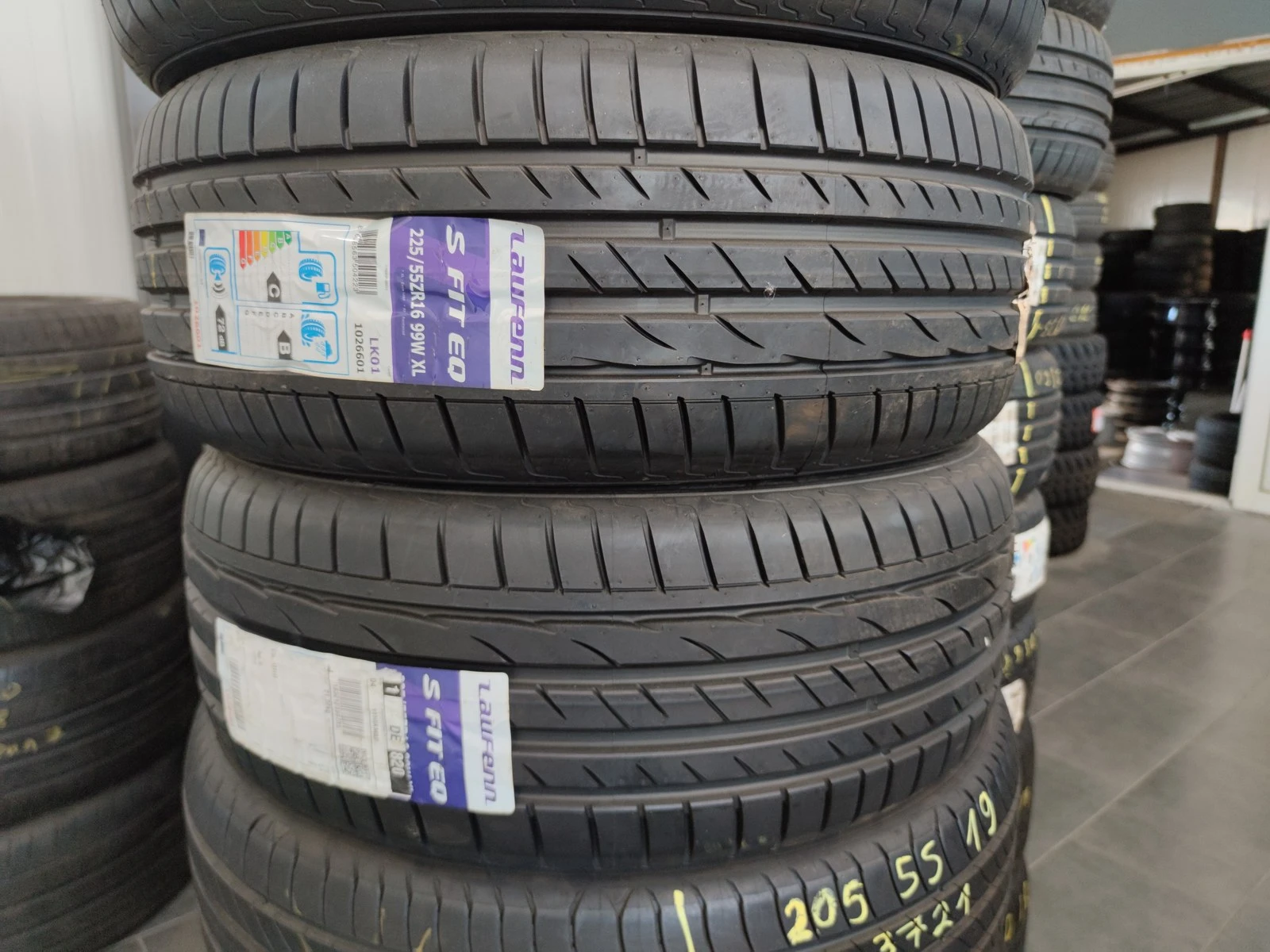 Гуми Летни 225/55R16, снимка 5 - Гуми и джанти - 56664520