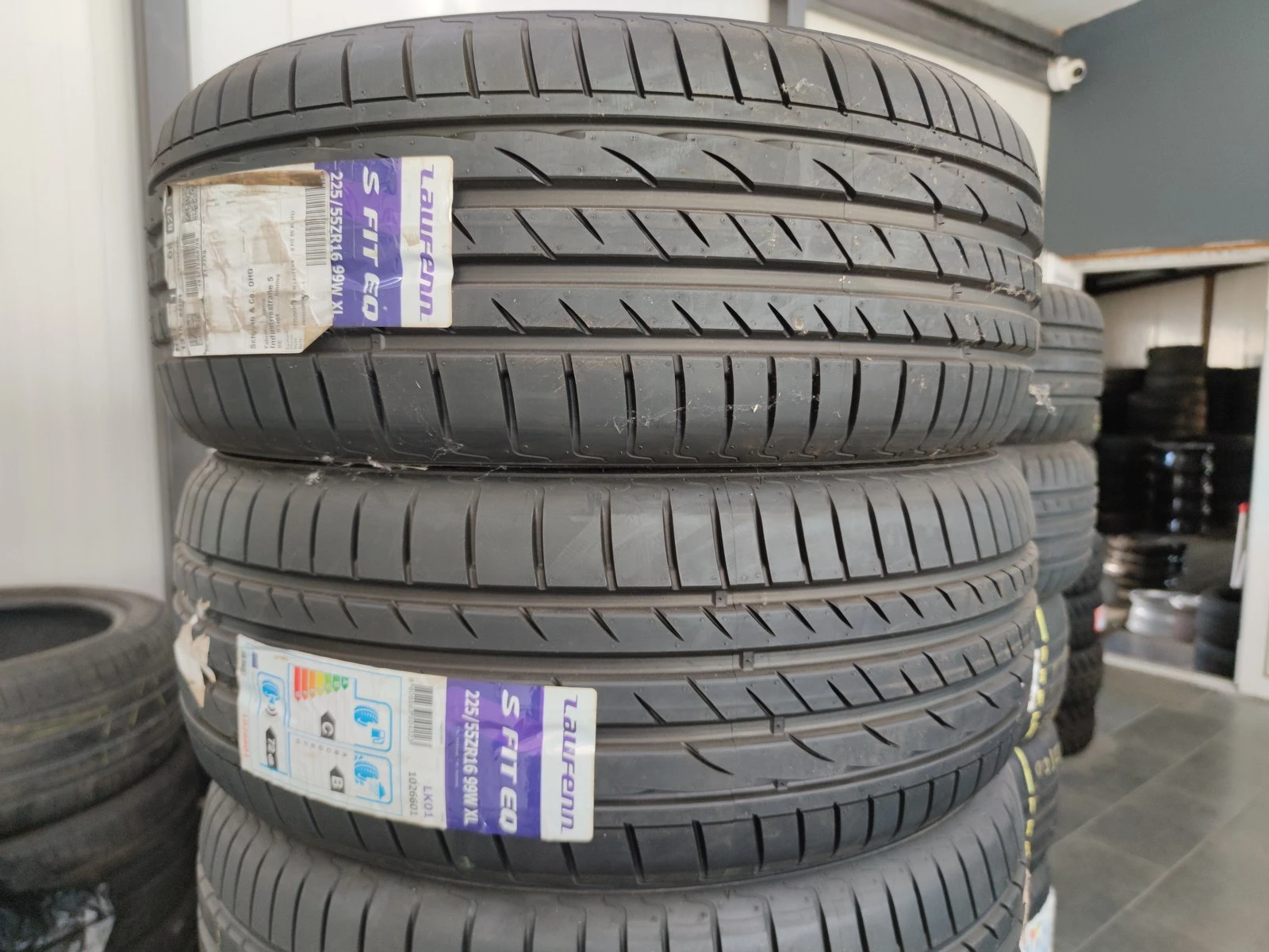 Гуми Летни 225/55R16, снимка 4 - Гуми и джанти - 56664520