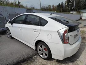 Toyota Prius ХИБРИД. ЗА ЧАСТИ 2броя, снимка 4