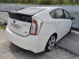     Toyota Prius .   2