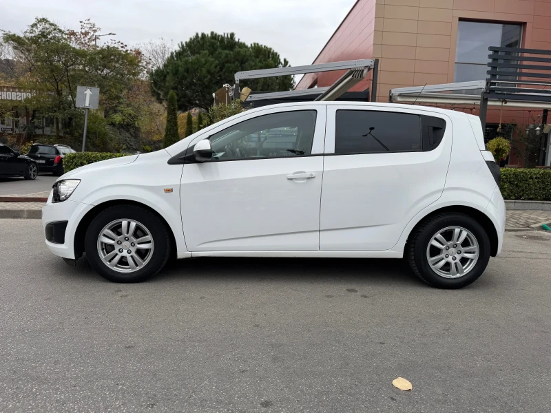 Chevrolet Aveo 1.3CDTI ДОСТА ЗАПАЗЕНА, снимка 4 - Автомобили и джипове - 47841570