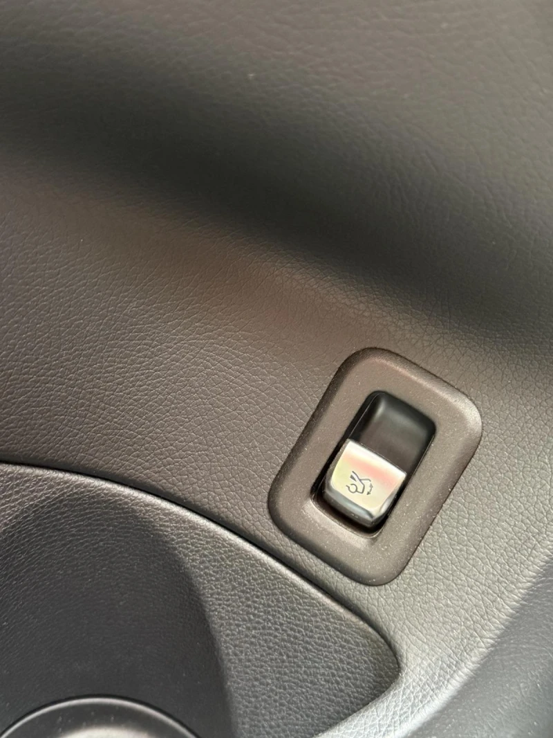 Mercedes-Benz C 300, снимка 8 - Автомобили и джипове - 52568870