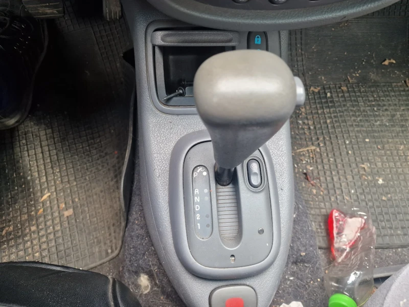 Renault Clio 1.6, снимка 9 - Автомобили и джипове - 52933105