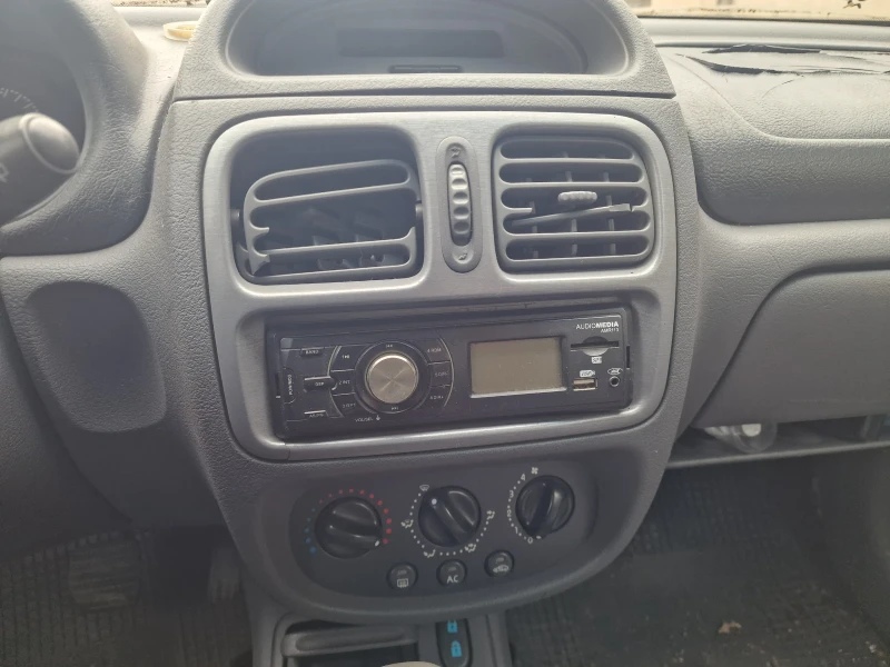 Renault Clio 1.6, снимка 10 - Автомобили и джипове - 52933105