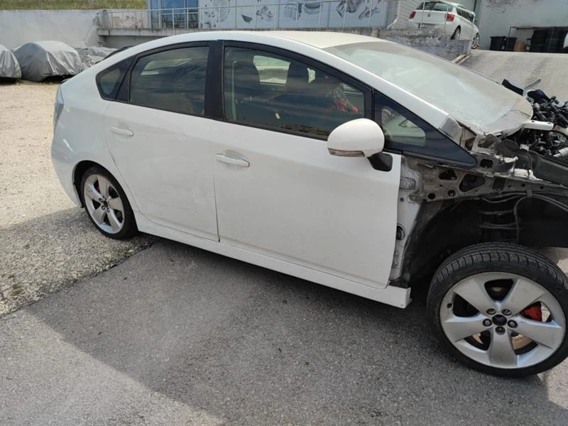 Toyota Prius ХИБРИД. ЗА ЧАСТИ 2броя, снимка 2 - Автомобили и джипове - 37121695