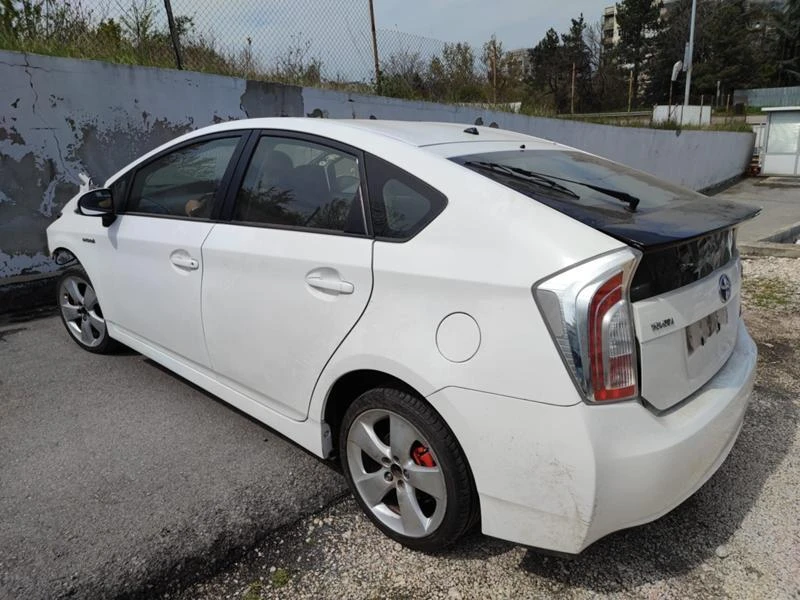 Toyota Prius ХИБРИД. ЗА ЧАСТИ 2броя, снимка 4 - Автомобили и джипове - 37121695