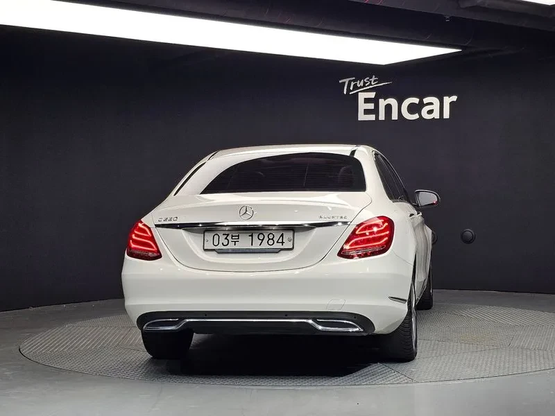 Mercedes-Benz C 220 Avantgarde, снимка 4 - Автомобили и джипове - 53071119