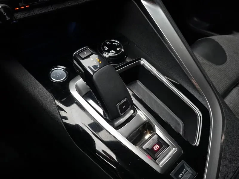 Peugeot 3008 1.6 Bluehdi Allure, снимка 9 - Автомобили и джипове - 55830871