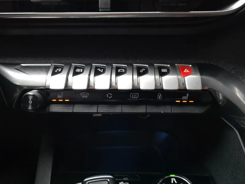 Peugeot 3008 1.6 Bluehdi Allure, снимка 17 - Автомобили и джипове - 55830871