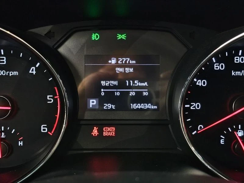 Kia Carnival 11-Seater Deluxe| 200к.с., снимка 8 - Автомобили и джипове - 56165127