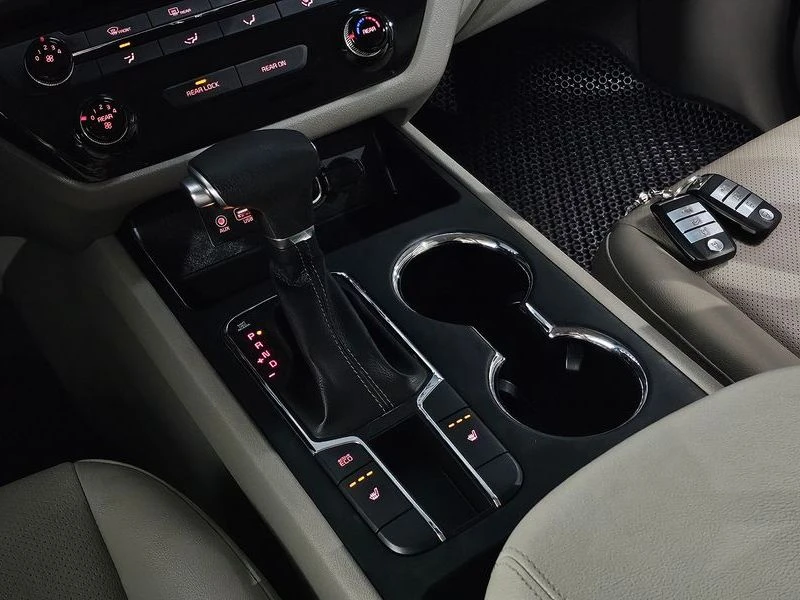 Kia Carnival 11-Seater Deluxe| 200к.с., снимка 9 - Автомобили и джипове - 56165127