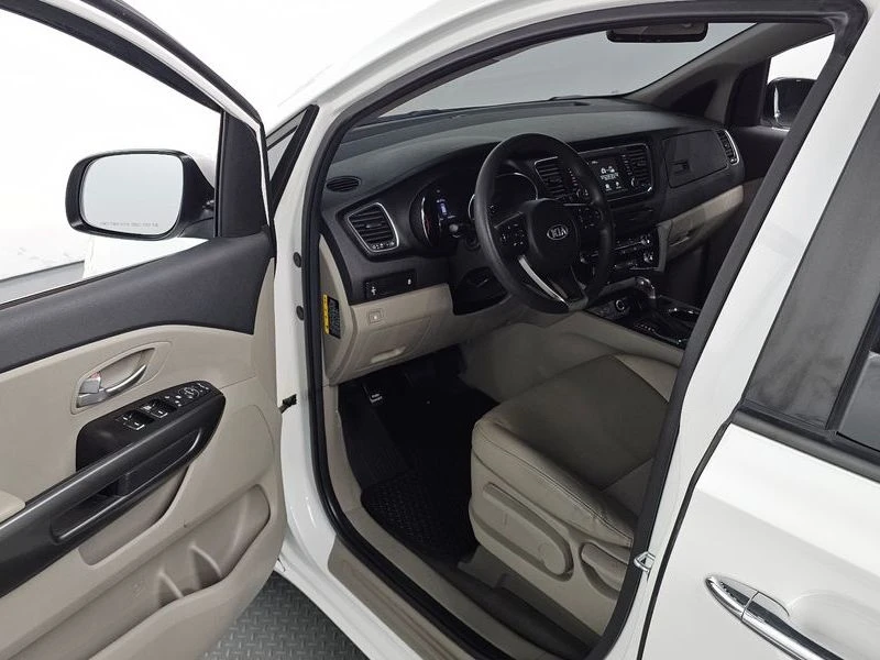 Kia Carnival 11-Seater Deluxe| 200к.с., снимка 11 - Автомобили и джипове - 56165127