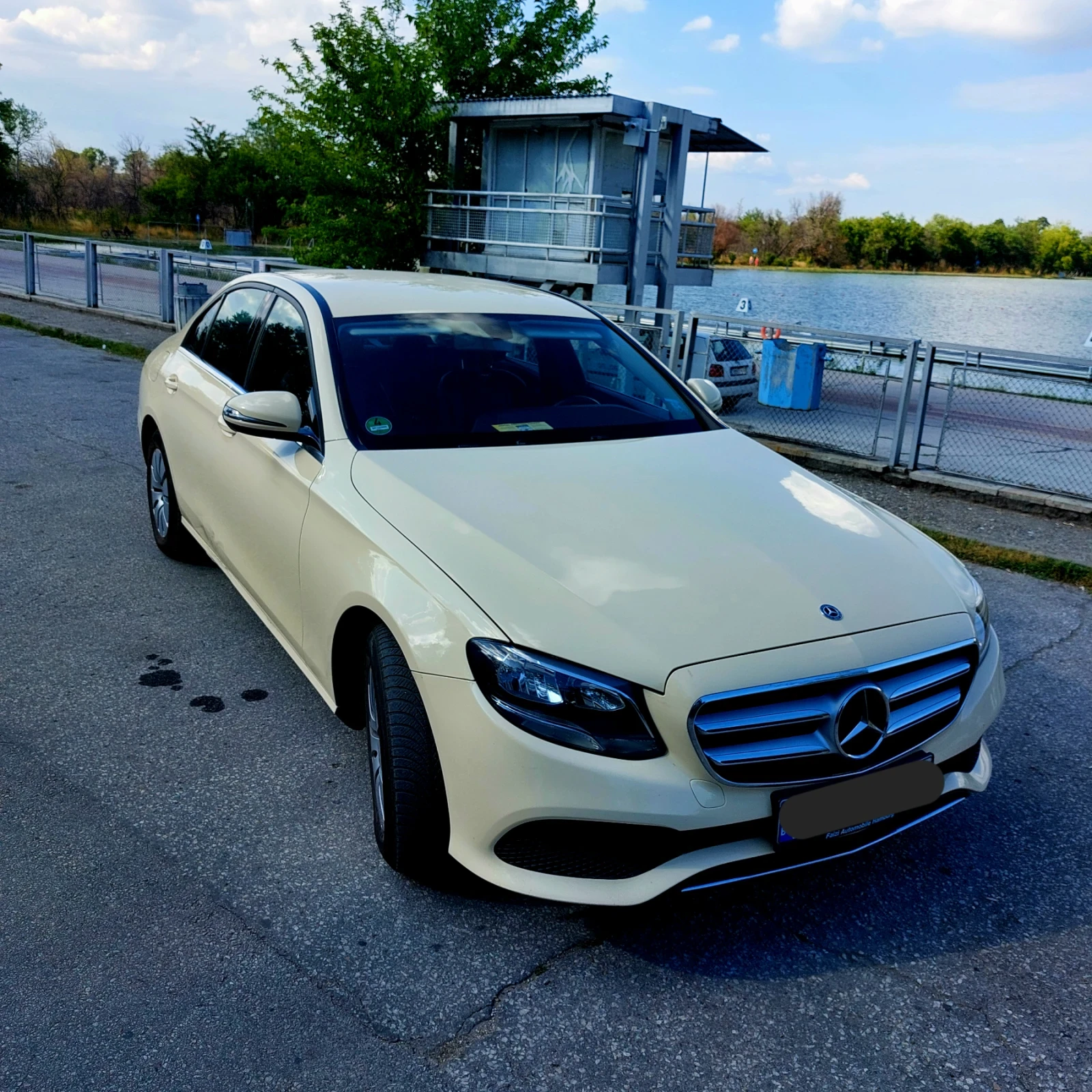 Mercedes-Benz E 200  - изображение 2