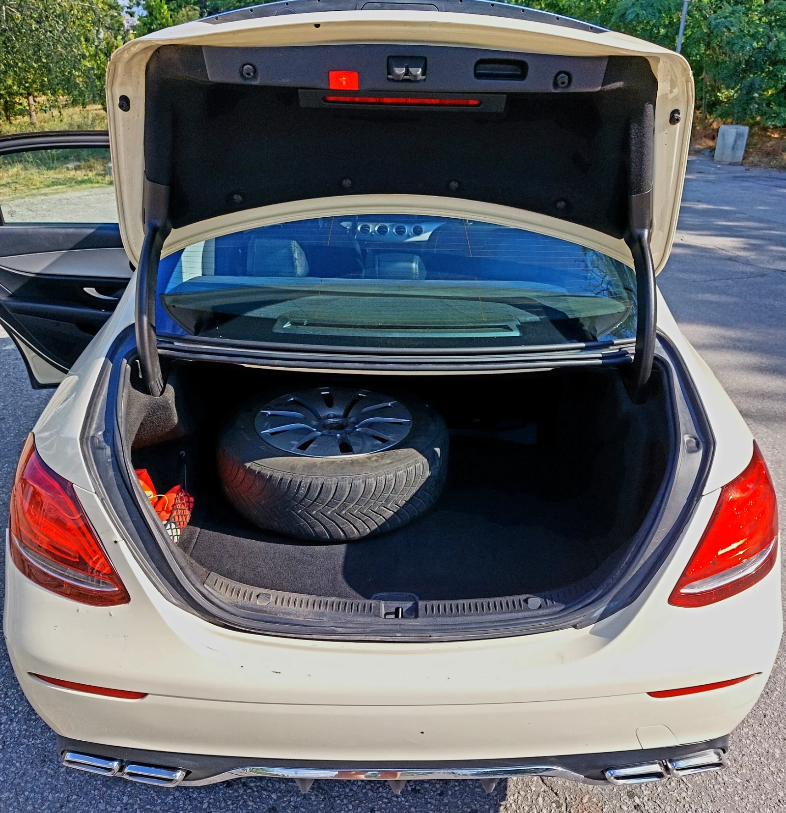Mercedes-Benz E 200  - изображение 7