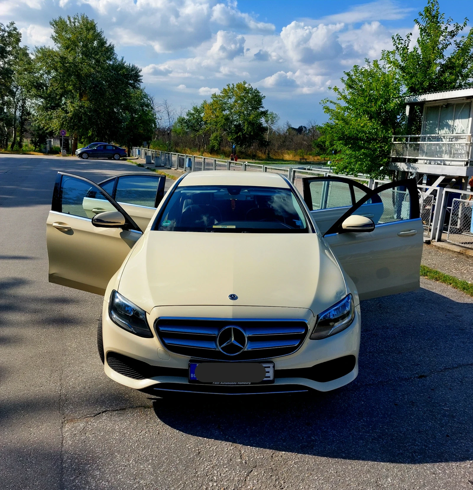 Mercedes-Benz E 200  - изображение 6