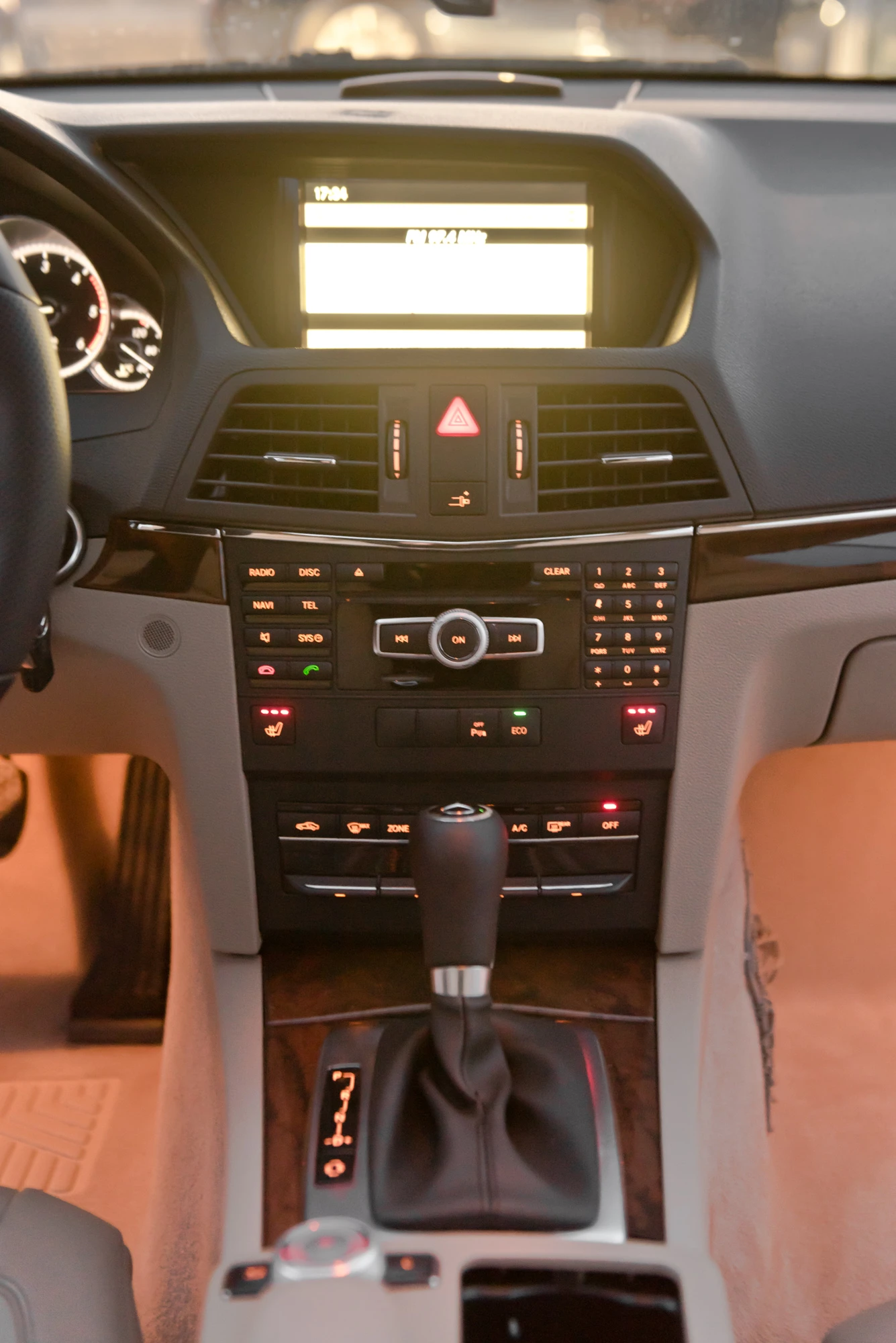 Mercedes-Benz E 250 2.2 204ks Automat, снимка 9 - Автомобили и джипове - 53791505