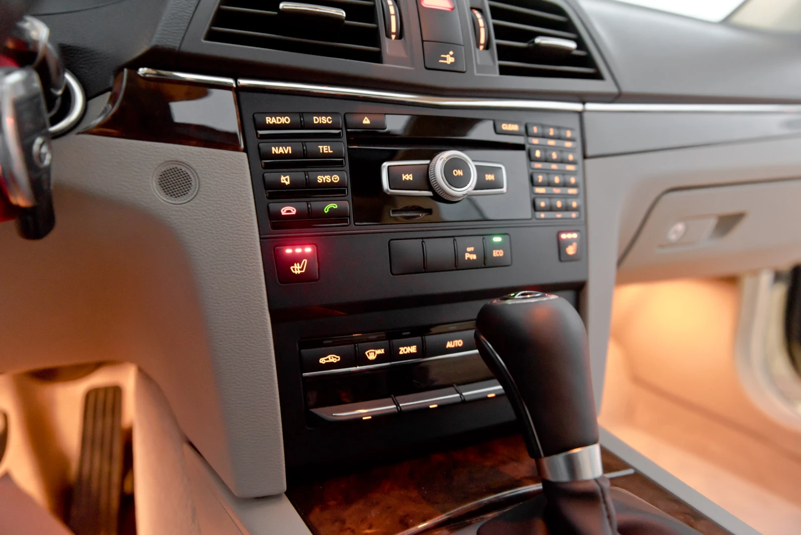 Mercedes-Benz E 250 2.2 204ks Automat, снимка 7 - Автомобили и джипове - 53791505