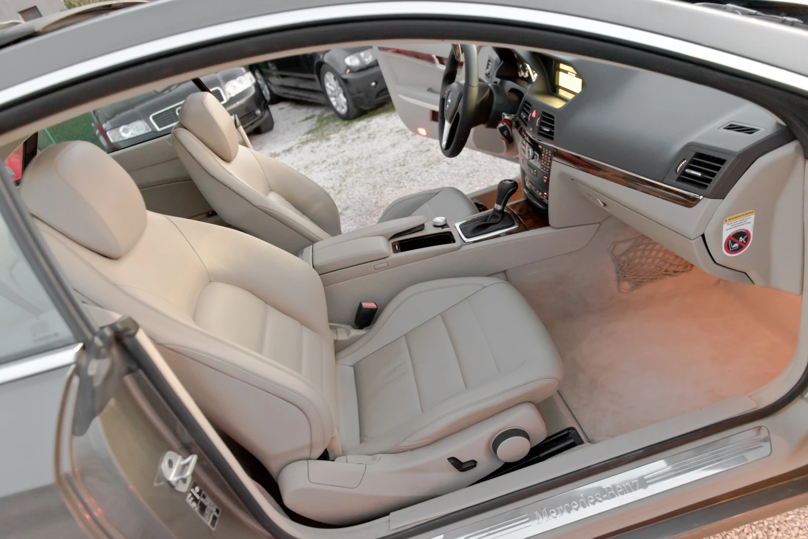 Mercedes-Benz E 250 2.2 204ks Automat, снимка 14 - Автомобили и джипове - 53791505