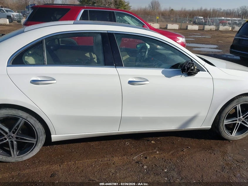 Mercedes-Benz A 220 2.0l 4Matic, снимка 6 - Автомобили и джипове - 54247768