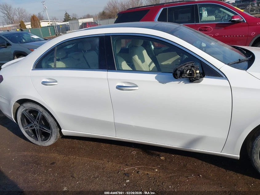 Mercedes-Benz A 220 2.0l 4Matic, снимка 13 - Автомобили и джипове - 54247768