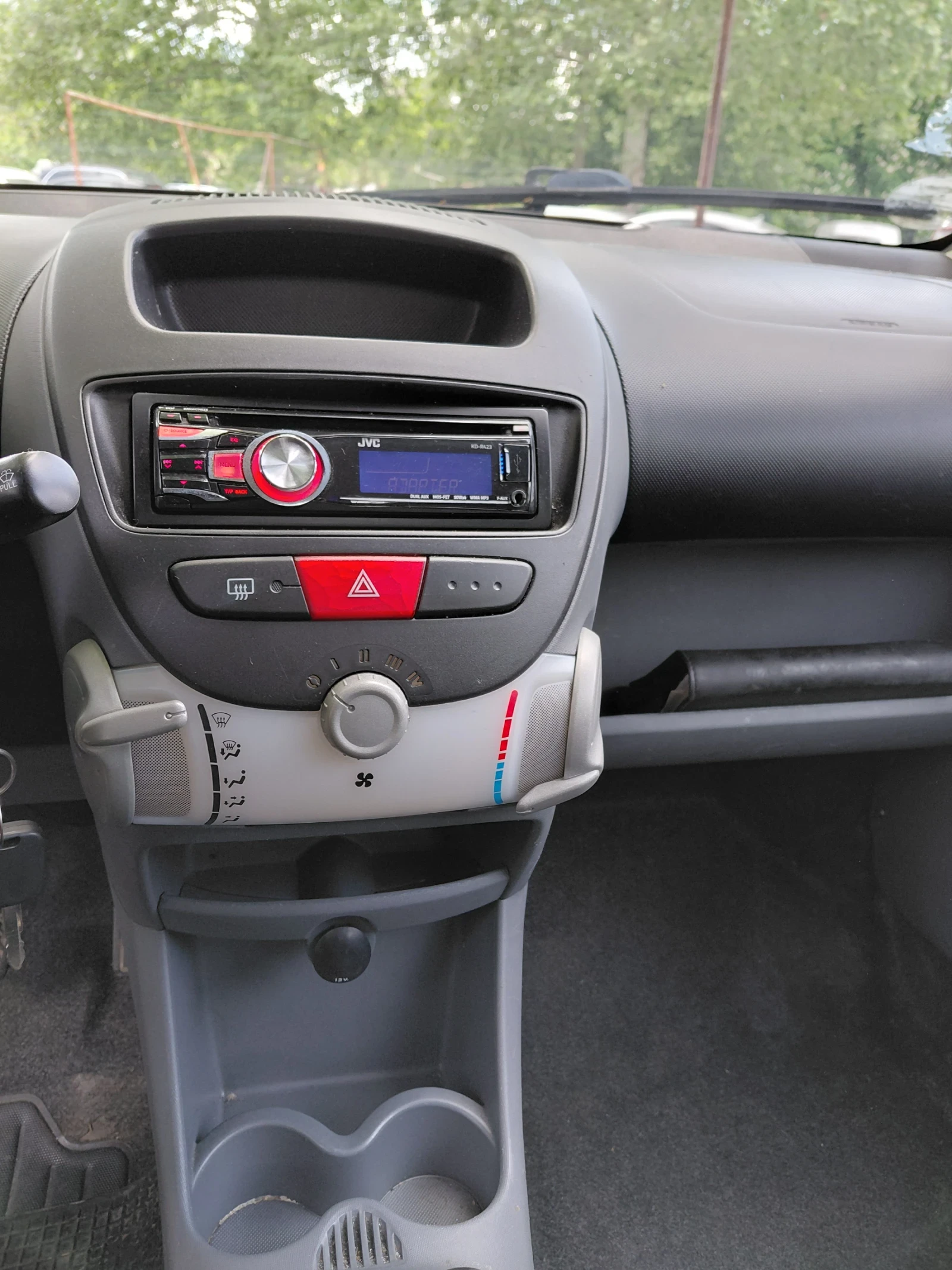 Toyota Aygo Бензин перфектен, снимка 9 - Автомобили и джипове - 54553077