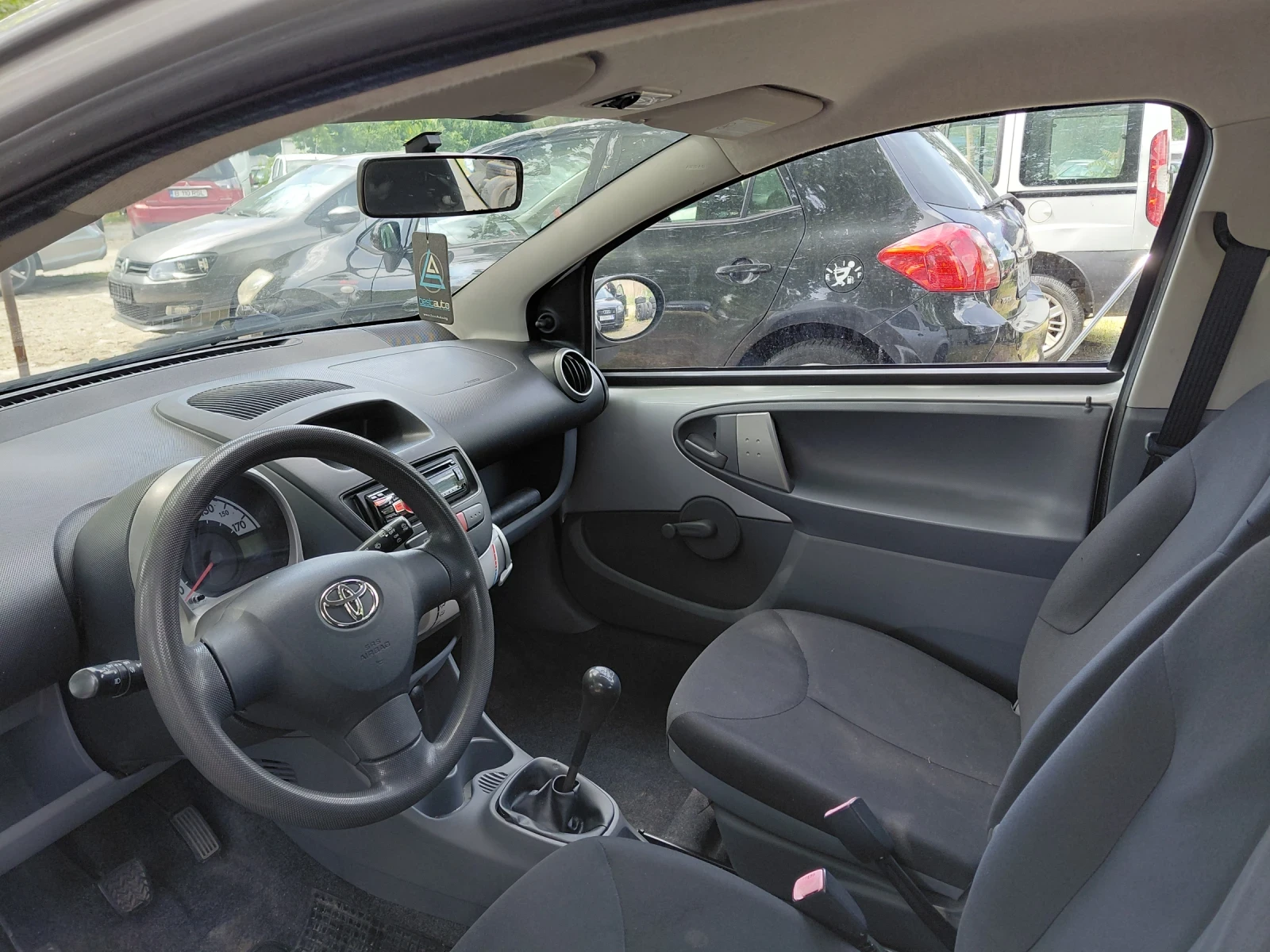 Toyota Aygo Бензин перфектен, снимка 8 - Автомобили и джипове - 54553077