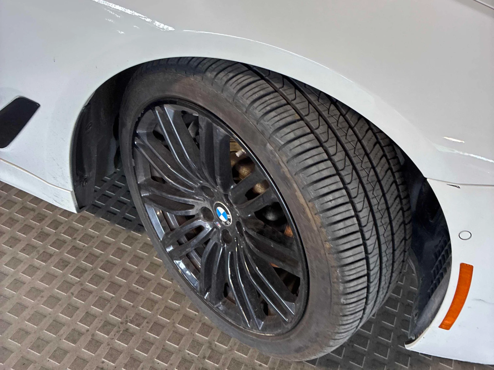 BMW 540 M-pkg| Distronic| H/K| Soft-Close| HUD| Massage, снимка 16 - Автомобили и джипове - 54619553