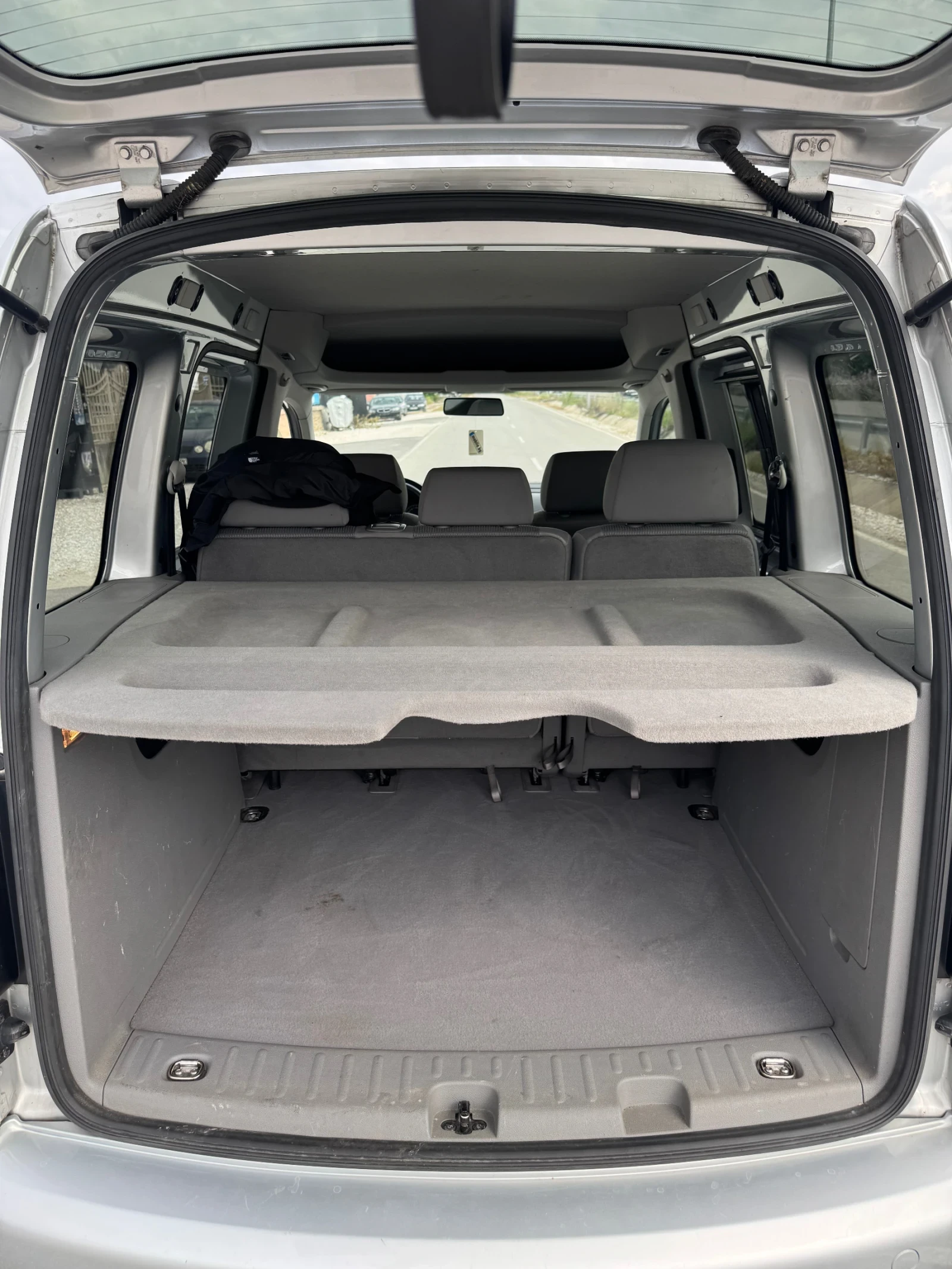 VW Caddy 1.9 tdi, снимка 11 - Автомобили и джипове - 54617916
