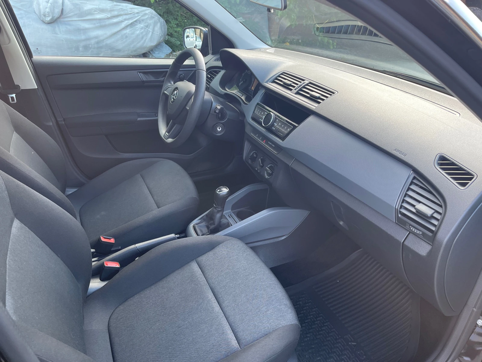 Skoda Fabia 1.0 57700!!!, снимка 10 - Автомобили и джипове - 55074096