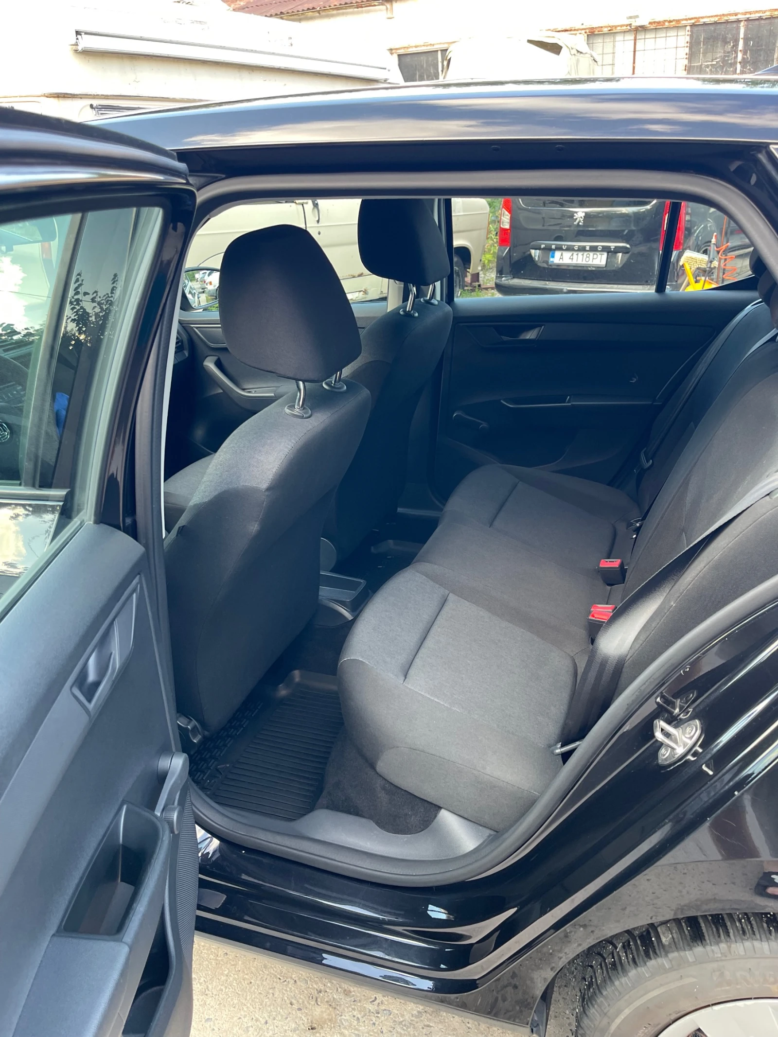 Skoda Fabia 1.0 57700!!!, снимка 16 - Автомобили и джипове - 55074096