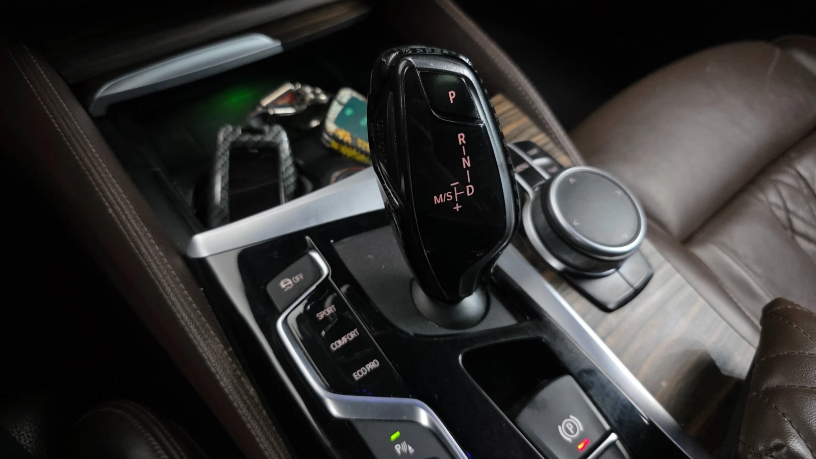 BMW 520 * Laser* Navi* HeadUp* Camera, снимка 10 - Автомобили и джипове - 55244859