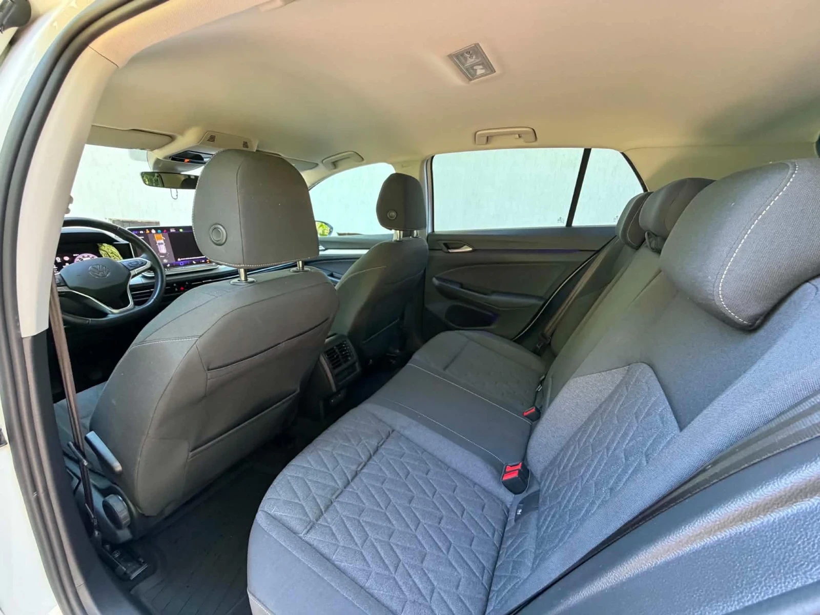 VW Golf 8 / LIFE / 1.5i / ГАРАНЦИЯ 2029г, снимка 11 - Автомобили и джипове - 55273893