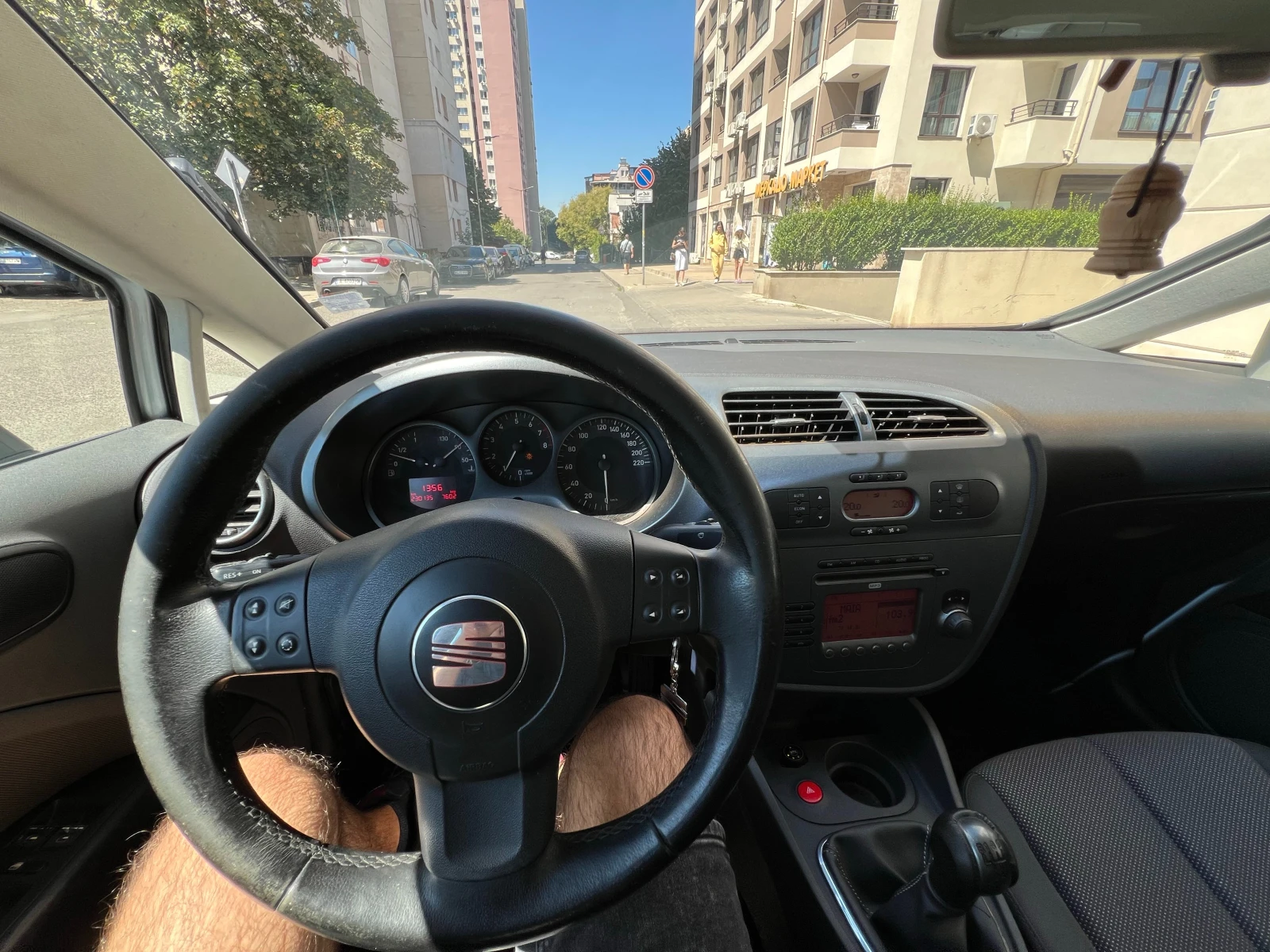 Seat Leon 1.6 Бензин/Газ, снимка 8 - Автомобили и джипове - 55691186