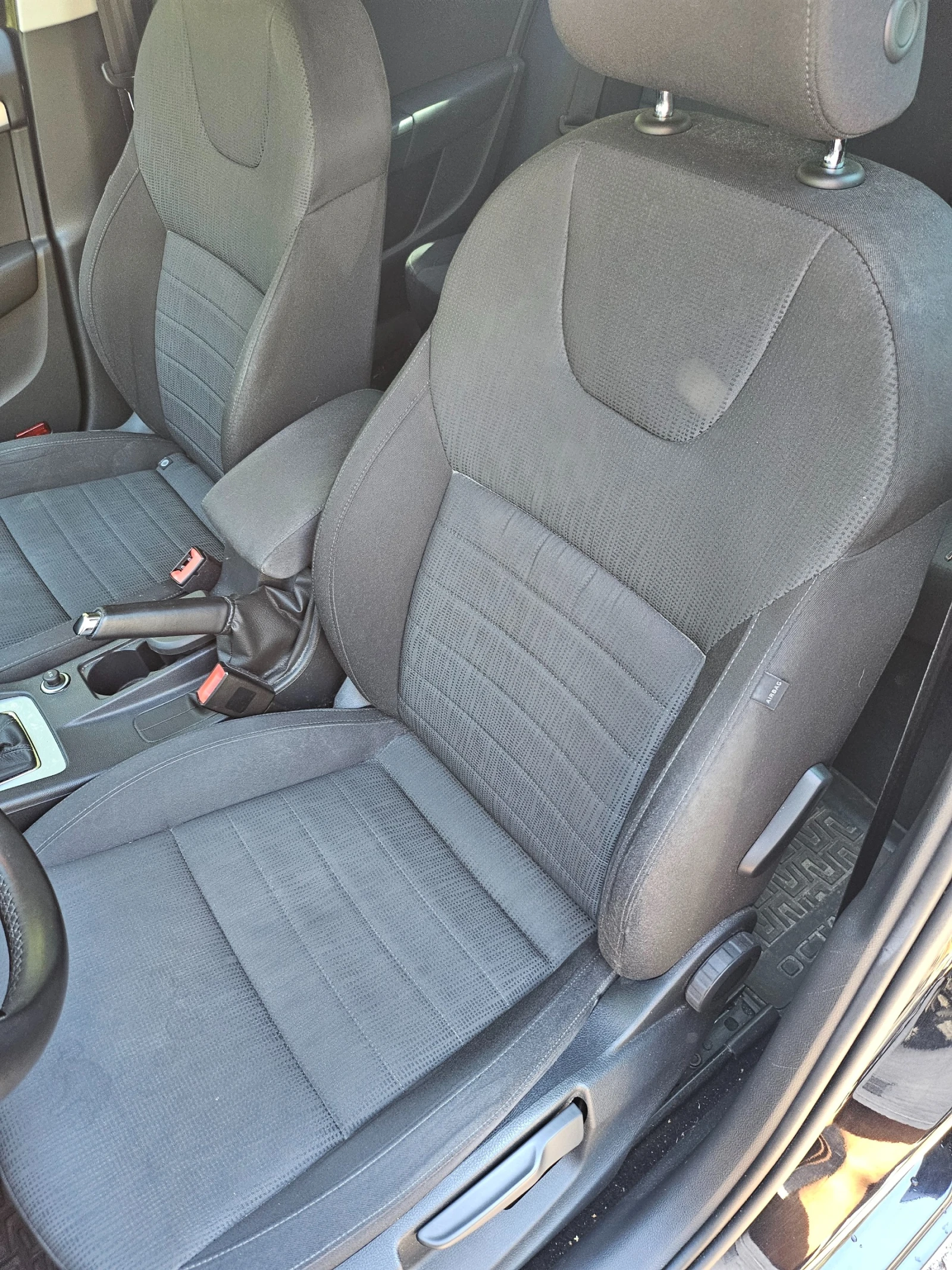 Skoda Octavia 2.0 TDI, снимка 9 - Автомобили и джипове - 55836093