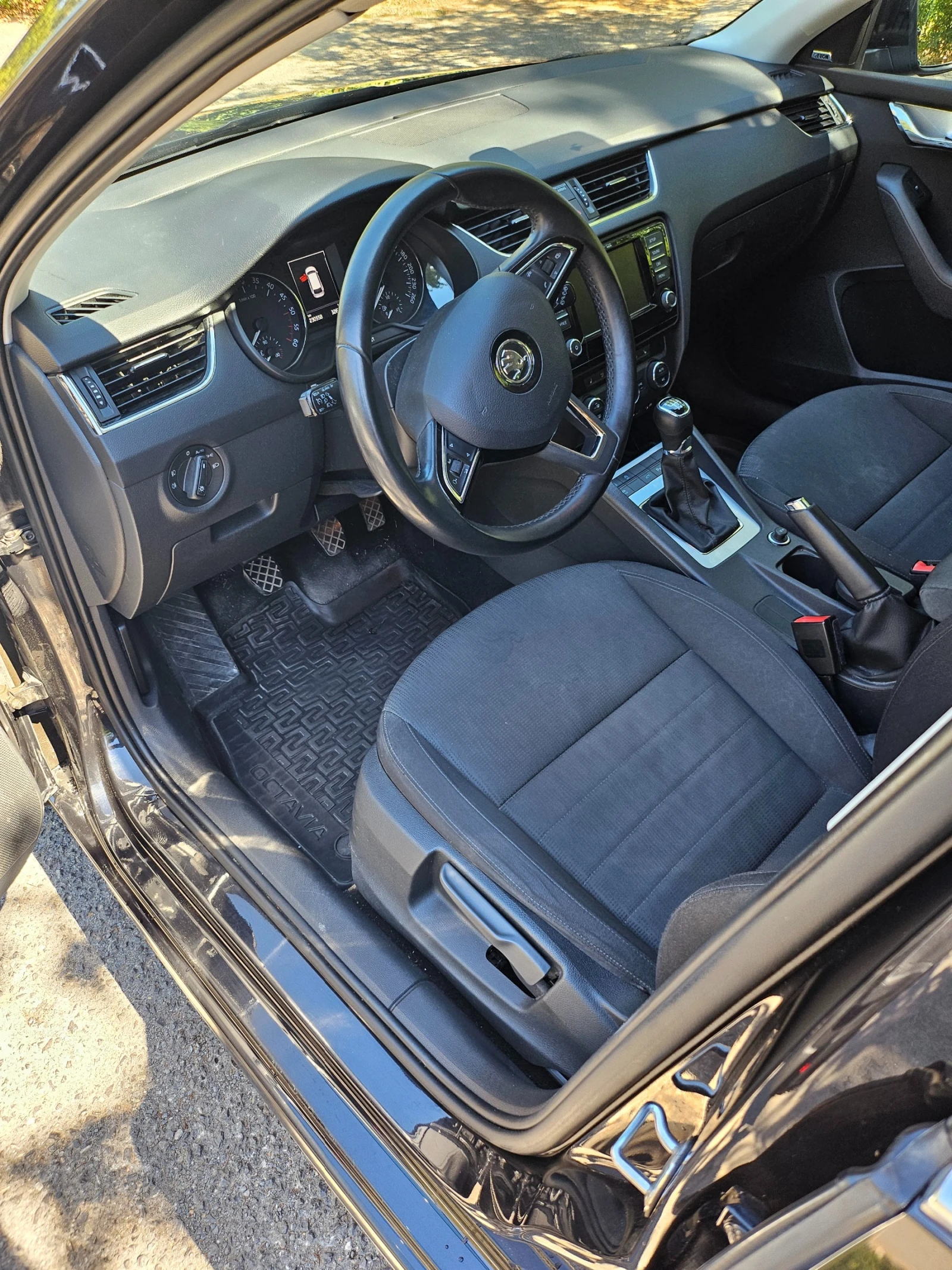 Skoda Octavia 2.0 TDI, снимка 8 - Автомобили и джипове - 55836093