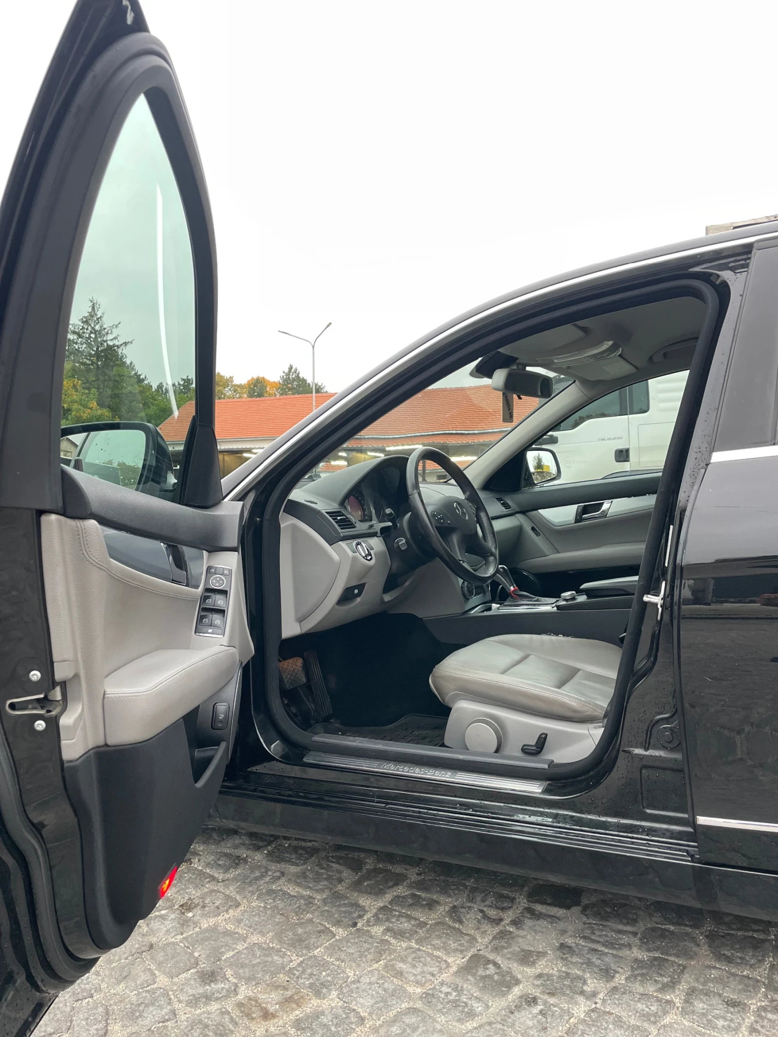 Mercedes-Benz C 320, снимка 7 - Автомобили и джипове - 55931987